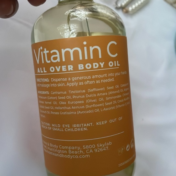 Vitamin C body oil .. all over the body - Picture 2 of 3